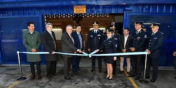 Jaldo inauguró modernas instalaciones del Parque Automotor de la Policía y entregó equipamiento.