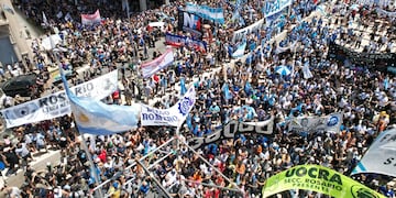 Gremios y organizaciones se convocaron en el Monumento