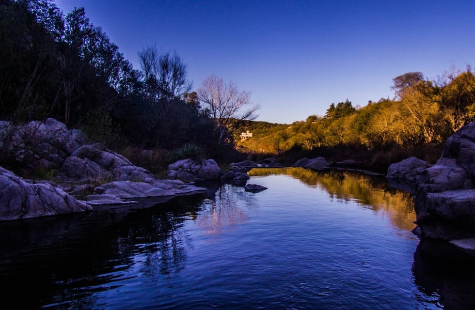 Cascadas y piletones de aguas cristalinas: el “rincón serrano” a 51 kilómetros de la ciudad de Córdoba