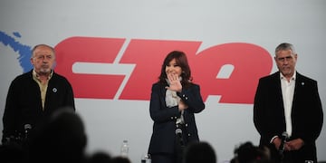 Cristina Kirchner en el acto del Día de la Bandera en la CTA. Foto: Clarín.