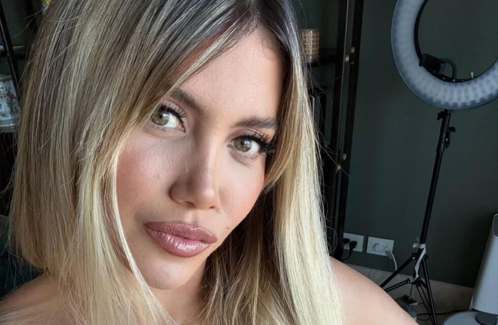 Desde Punta del Este, Wanda Nara posó con poca ropa y jugó al límite de la censura