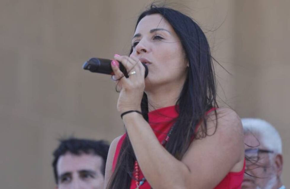 La fe busca lugar en Rosario: Leda Bergonzi suspendió las reuniones en Metropolitano