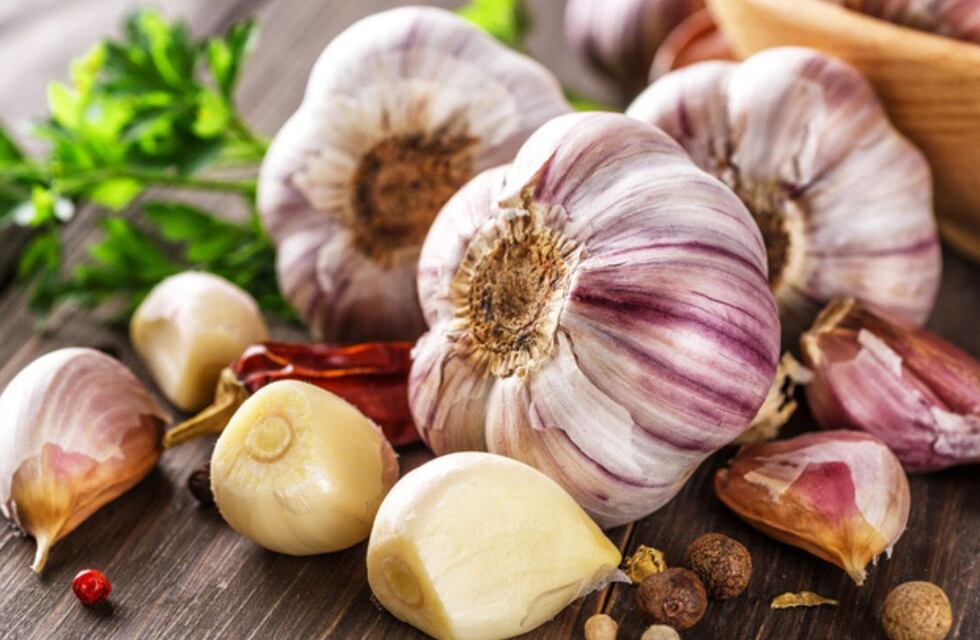 Por qué el ajo es un superalimento y cuáles son sus beneficios