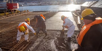 Gran avance en la ampliación del muelle comercial del Puerto de Ushuaia