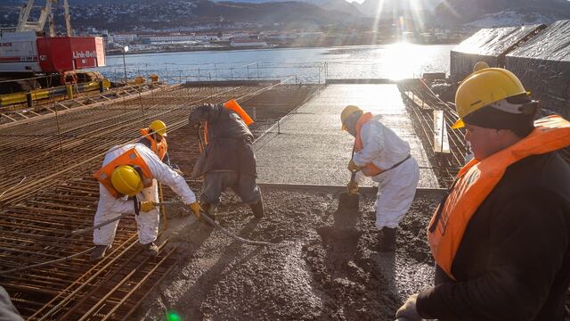 Gran avance en la ampliación del muelle comercial del Puerto de Ushuaia