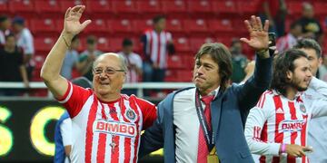Matías Almeyda junto a su papá Oscar