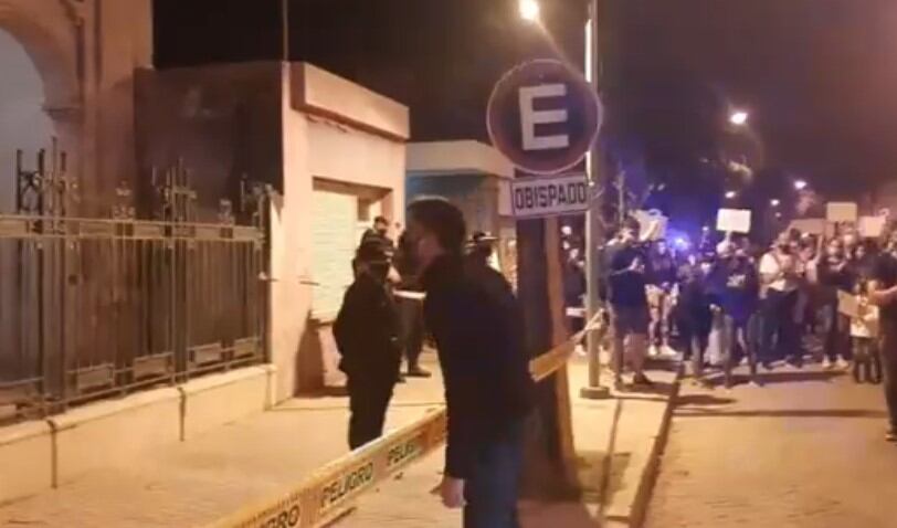 Nueva marcha en Rafaela pidiendo Justicia por el abuso sexual en el Colegio San José