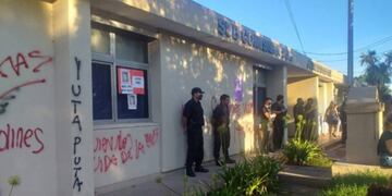 La comisaría de Murphy fue vandalizada tras el femicidio