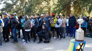 Hinchas de Boca esperan por entradas en el Malvinas