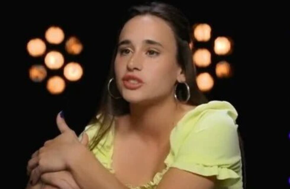 Martina Stewart, la segunda eliminada de Gran Hermano, sorprendió en Telefe con un mini vestido marrón