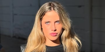 Desde la pileta, Denisse de Gran Hermano posó con la microbikini que es tendencia este verano