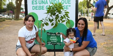 Entrega de árboles y placas del programa "Crecer Juntos"