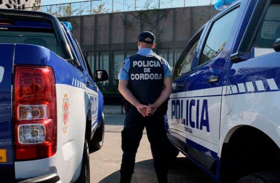 Insólito: le quiso robar el arma a un policía en la localidad de San Esteban