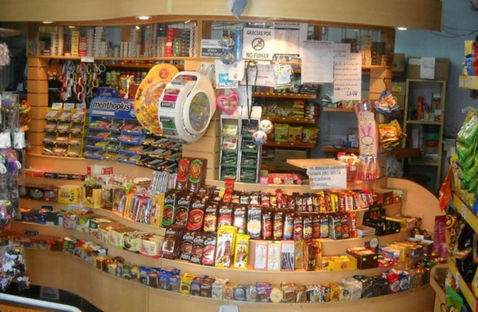 Vecinos de Córdoba denuncian por un kiosco que se convierte en boliche “de lunes a lunes”