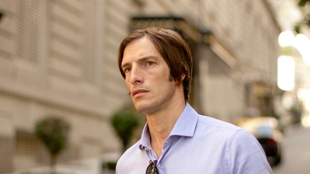 La impactante foto del perro gigante de Iván de Pineda que pesa 63 kilos: de qué raza es y cuánto mide.