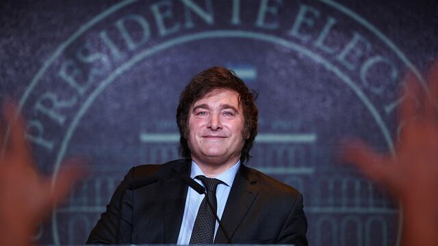 Javier Milei, se dirige a sus partidarios después de ganar la segunda vuelta de las elecciones presidenciales de Argentina.