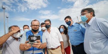 Capitanich, con representantes de las fuerzas de seguridad cotejaron el funcionamiento de los distintos elementos con los que se cuenta para supervisar las tareas de vigilancia.