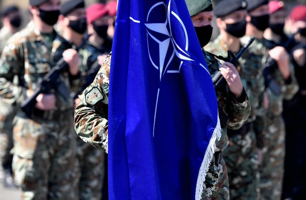 Ucrania le pide a la OTAN que le envíe más armamento pesado, mientras que Rusia amenaza con “intensificar” el conflicto