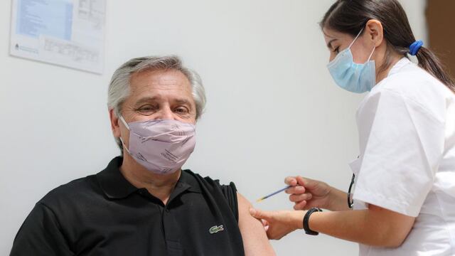 El presidente Alberto Fernández fue uno de los primeros en colocarse la vacuna Sputnik V. (Archivo)