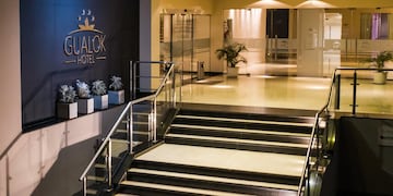 El Gualok I tiene la particularidad de contar con un spa con aguas termales mientras que el II se encuentra en las puertas de El Impenetrable