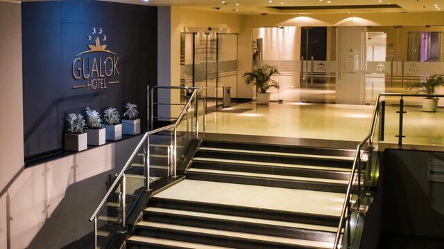 El Gualok I tiene la particularidad de contar con un spa con aguas termales mientras que el II se encuentra en las puertas de El Impenetrable