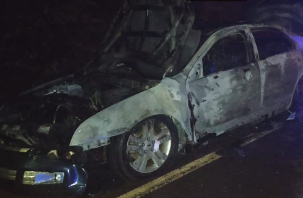 Automóvil sustraído en Puerto Esperanza fue hallado incinerado en Eldorado