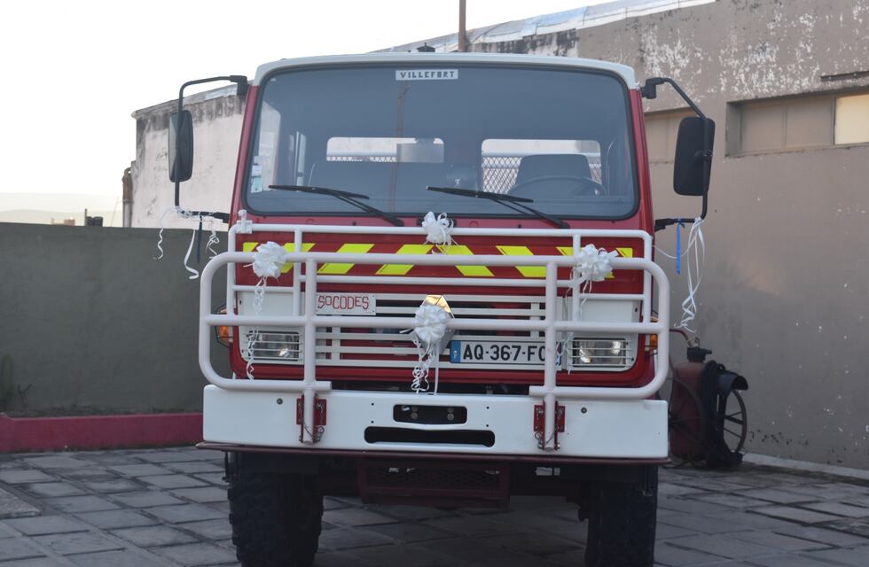 Carlos Paz: suman un camión para combatir incendios forestales al cuartel de bomberos