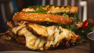 Una fiesta gratuita con patio gastronómico y música en vivo en Córdoba.