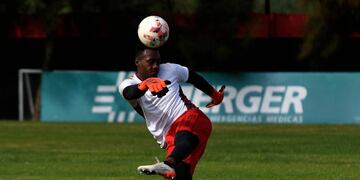 El colombiano tiene 25 años y recibió 5 goles en los tres primeros partidos del campeonato.