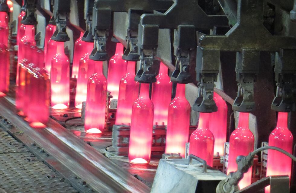 Mendoza pidió una urgente reunión con la Nación para tratar la falta de botellas