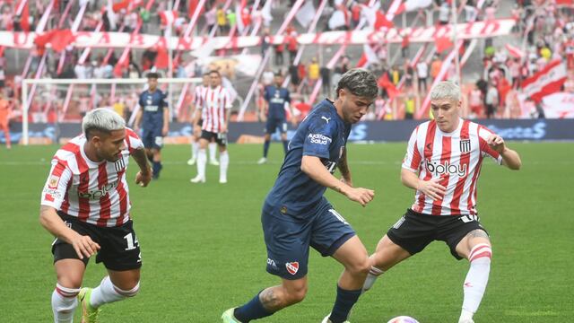 Por los octavos de final de la Copa Argentina, se enfrentan en Mendoza, Independiente de Avellaneda y Estudiantes de La Plata. / José Gutiérrez (Los Andes).