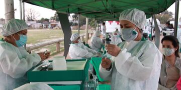 Según el ministro de Salud Pública de la provincia, el 50% de la población mayor de 18 años recibió al menos una dosis anticovid-19.