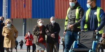 Una mujer falleció en el vacunatorio de San Lorenzo (Foto: Clarín)