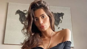 En pijama y sin ropa interior, Magalí Mora causó furor con una remera transparente de DivasPlay