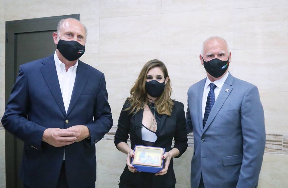 Soledad Pastorutti sacó a bailar cumbia a Omar Perotti junto a Los Palmeras