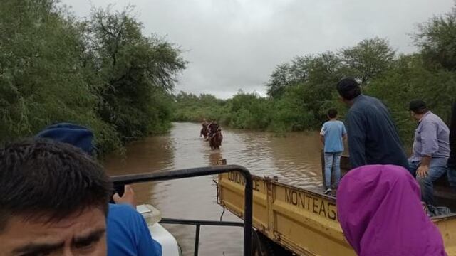 Niogasta: se realizó la evacuación de familias debido a las inundaciones