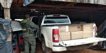 Pozo Azul: encuentran una camioneta robada cargada con cigarrillos ilegales.