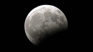 Eclipse Lunar Parcial en septiembre: cuándo y a qué hora se podrá observar en Argentina.