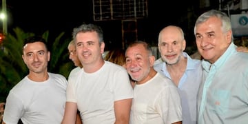 Rodrigo De Loredo, Javier Dieminger, Luis Juez, Horacio Rodríguez Larreta y Gerardo Morales celebran el triunfo electoral de  Juntos por el Cambio en La Falda (Córdoba).