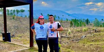 xx y xx, los dos censistas que recorren casas muy aisladas entre los cerros, en la zona del Champaquí. (Gentileza