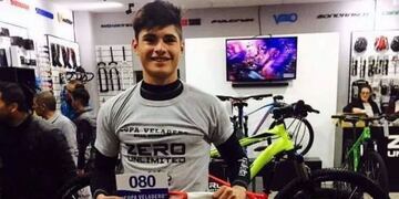 Juan Manuel estaba entrenando en la ruta cuando fue atacado por dos pasajeros de un auto.