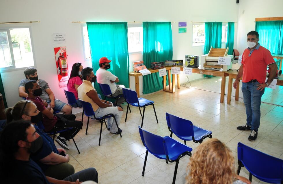Pueblo General Belgrano entregó herramientas de trabajo a 11 emprendedores