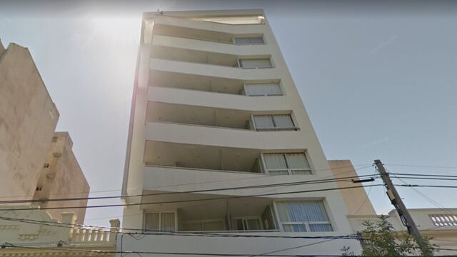 Ingresaron al edificio con una llave magnética. Sospechas entre los vecinos por una "entrega".