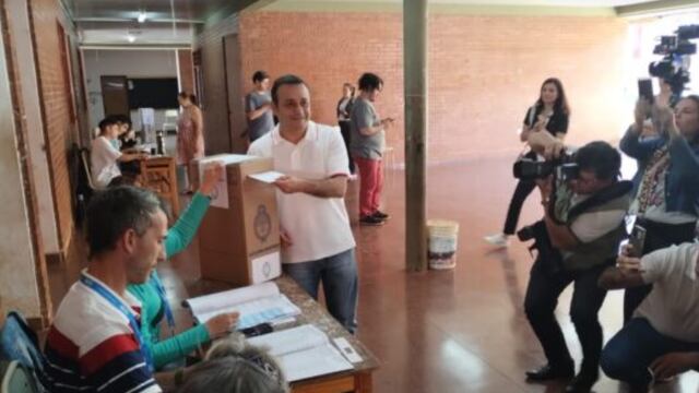 Balotaje 2023: El gobernador de la provincia de Misiones, Oscar Herrera Ahuad, emitió su voto en Posadas.