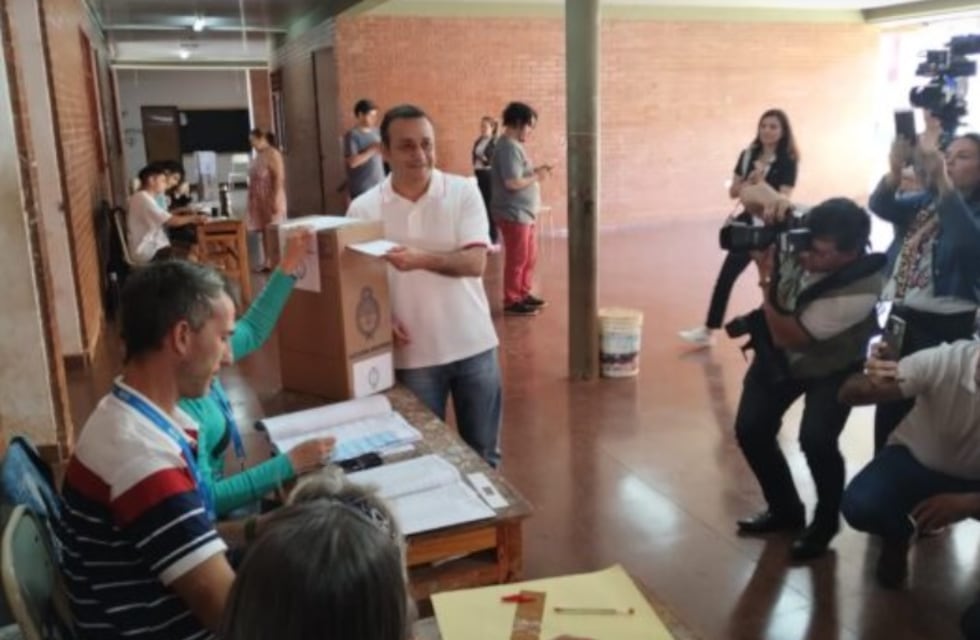 Balotaje 2023: El gobernador de la provincia de Misiones, Oscar Herrera Ahuad, emitió su voto en Posadas