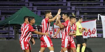 El festejo de Nicolás Mazzola luego del 2-0 a Liverpool en el partido amistoso de verano. (Prensa Instituto)