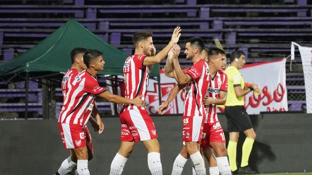 El festejo de Nicolás Mazzola luego del 2-0 a Liverpool en el partido amistoso de verano. (Prensa Instituto)