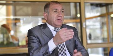 Juez fue embajador en Ecuador y dejó su cargo tras un escándalo.