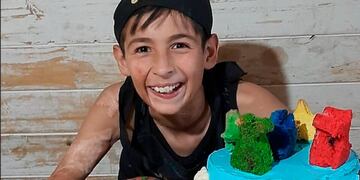 Joaquín Nahuel tiene 10 años y se hizo famoso por preparar tortas.