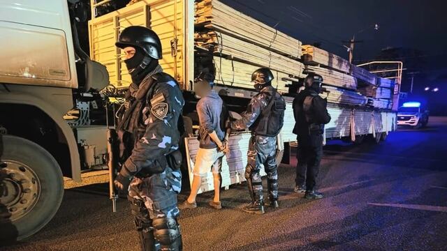 Interceptan un camión con una importante carga de marihuana en Guaraní.